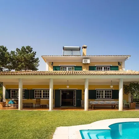 Family Friendly Aroeira Golf Villa