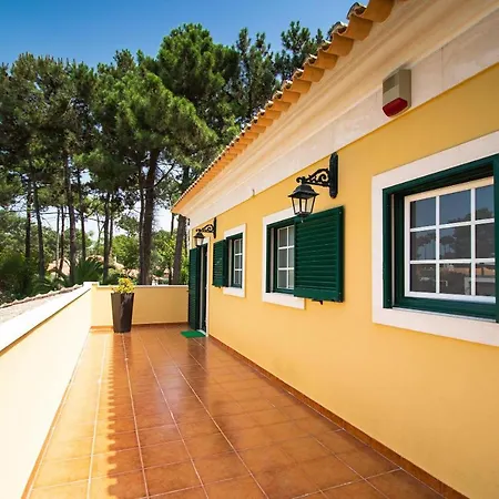 Family Friendly Aroeira Golf Villa