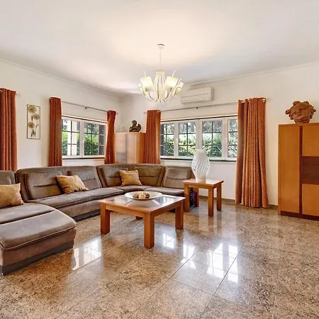 Family Friendly Aroeira Golf Villa